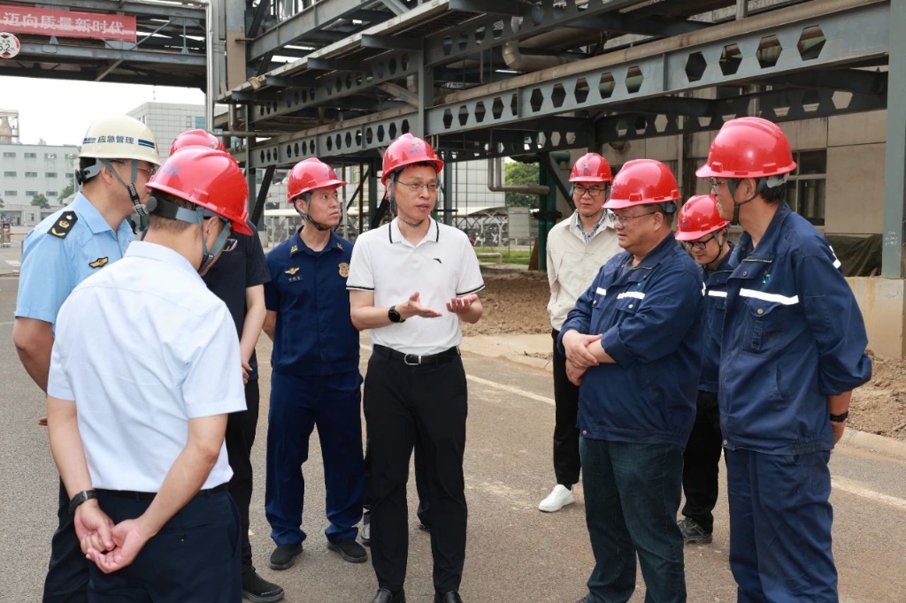 市委常委、常務(wù)副市長(zhǎng)張韶峰檢查節(jié)日期間化工企業(yè)安全生產(chǎn)工作