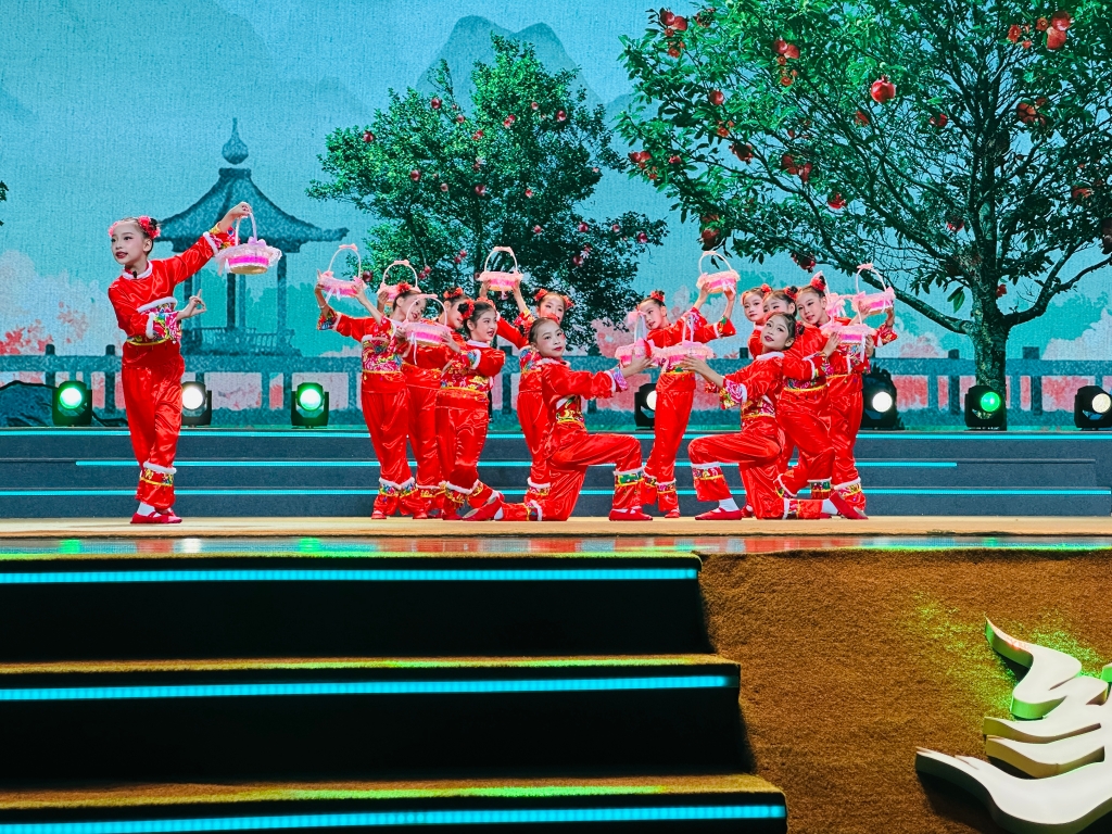 江陰小學(xué)生亮相總臺首屆少兒戲曲大會