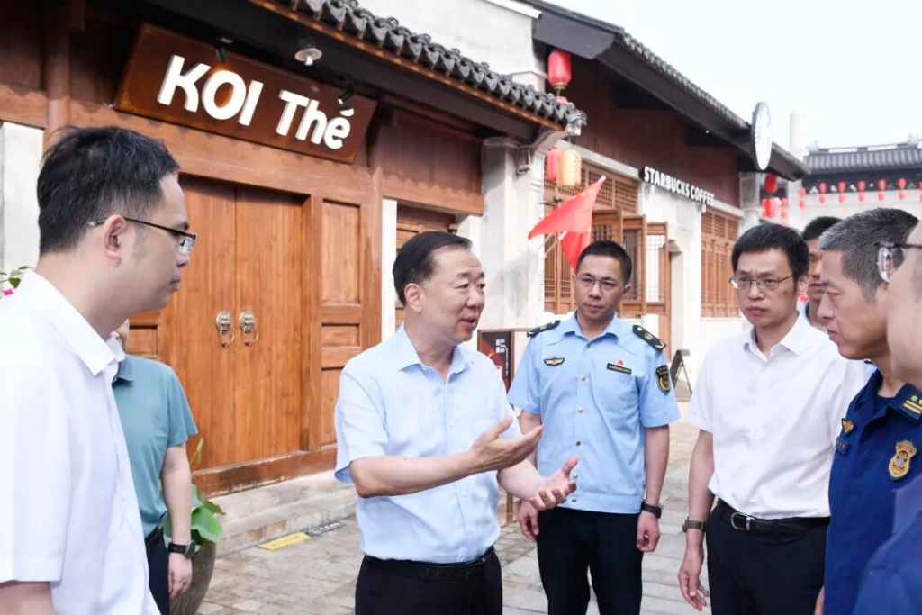 市領(lǐng)導(dǎo)檢查國(guó)慶節(jié)期間安全生產(chǎn)工作